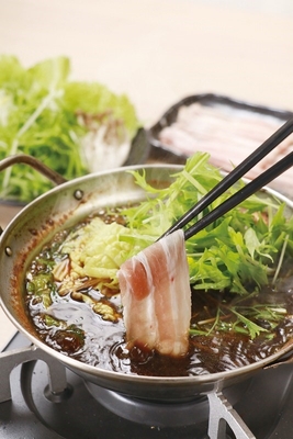 三元豚と たっぷり水菜の 月見すきしゃぶ鍋