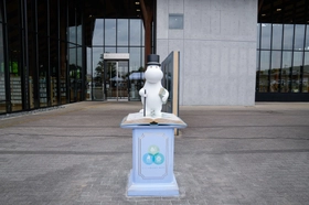 「ムーミンに会えるまち、はんのう」プロジェクト推進協議会
飯能市立図書館にムーミンパパオブジェを設置し、
お披露目セレモニーを開催しました！