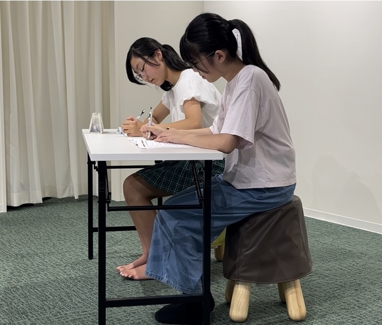 デスクワークや勉強机の椅子として