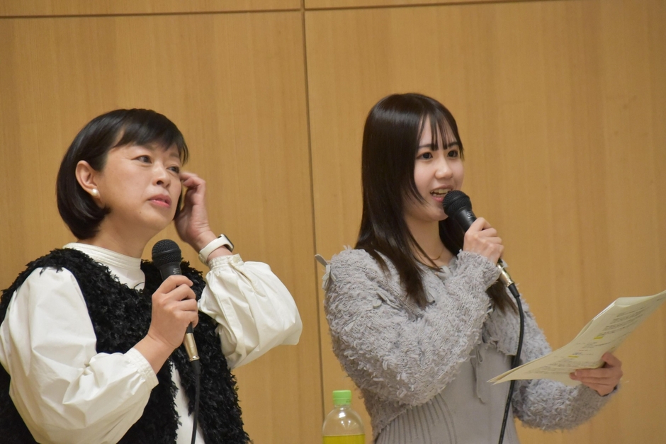 司会を務めた後藤さん(右)