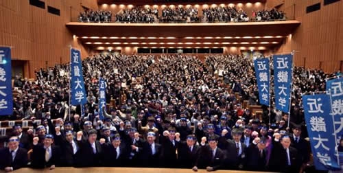 昨年の「頑張ろう三唱」の様子 