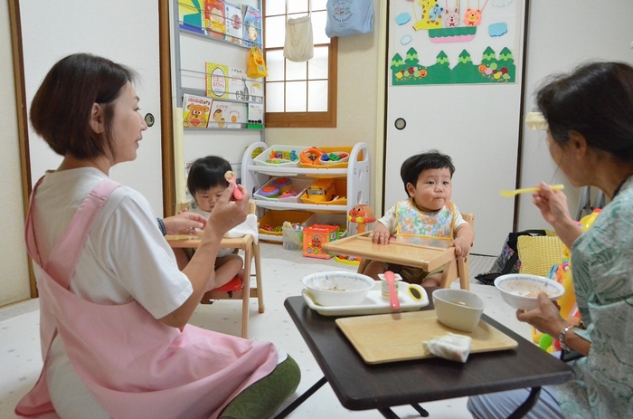 保育ママ宅での給食風景