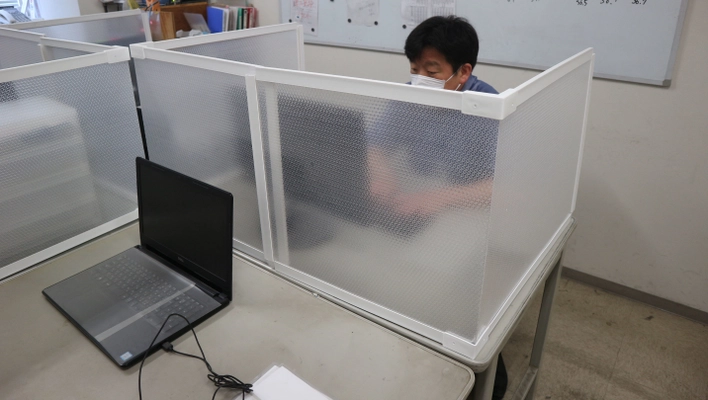 梱包材を使用した「オフィス卓上型パーテーション」発売 　軽量・簡単組立でオフィスへの導入をスムーズに