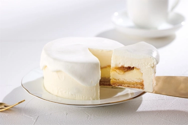 【お土産の新体験】新千歳空港人気No.1ソフトクリームを使用した極上のとろけるクリームチーズケーキ先行販売