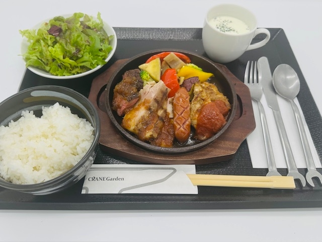 ↑ CRANE Garden (クレインガーデン)での昼食