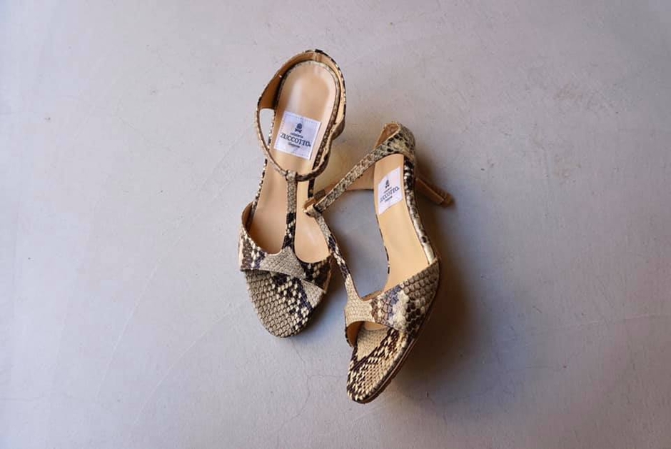 Z6566 Tストラップミュール(パイソン)