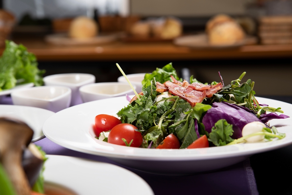 自家製ドレッシングでいただくサラダ