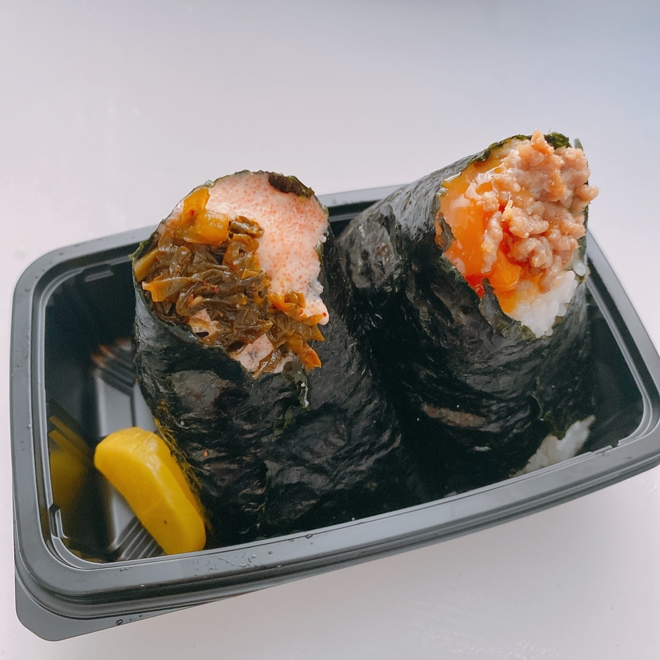 高菜明太マヨ(左) 牡蠣醤油卵黄豚そぼろ(左)