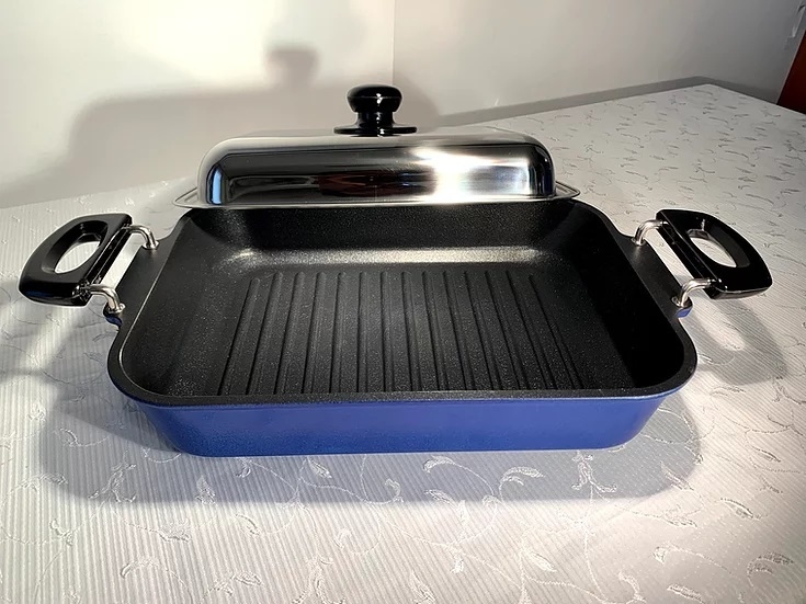 煙の出ない、余分な油を吸わないグランドパン本体、ステンレス蓋、スピニーオリジナルターナー付き