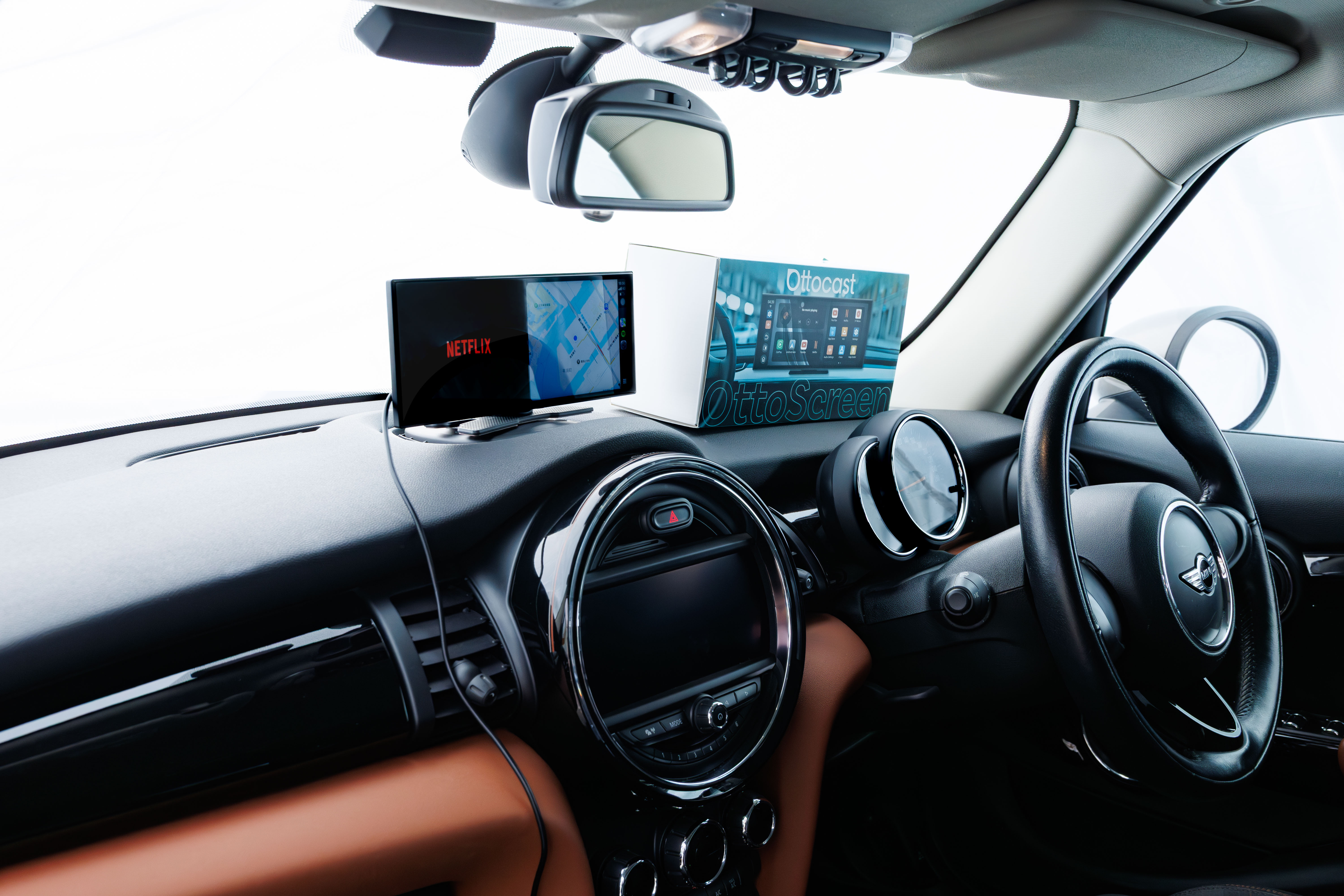 Ottocast OttoScreen 車載用ディスプレイ 古い車もスマート化！車内をモバイルエンタメ空間に変える 「Ottocast