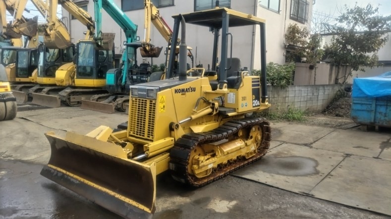 府中市建設業協会より「ブルトーザー」