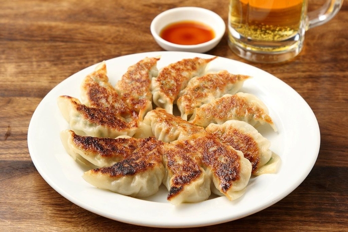 アツアツ、ジューシーな餃子を!