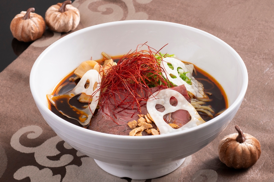 おばけ漂うブラックラーメン