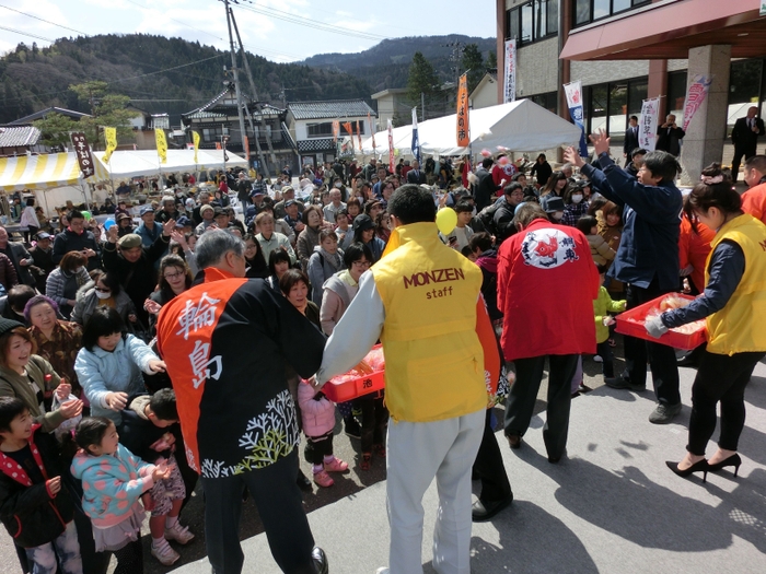 紅白餅まき