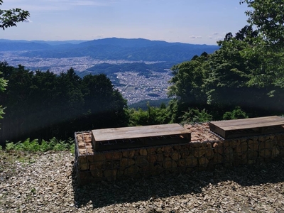 腰掛けて景色を楽しめるガビオン