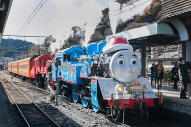 きかんしゃトーマス公式イベント 「DAY OUT WITH THOMAS クリスマス特別運転2018」 今年も12月に8日間だけ開催!! トーマス号＆ジェームス号の重連運転も!!