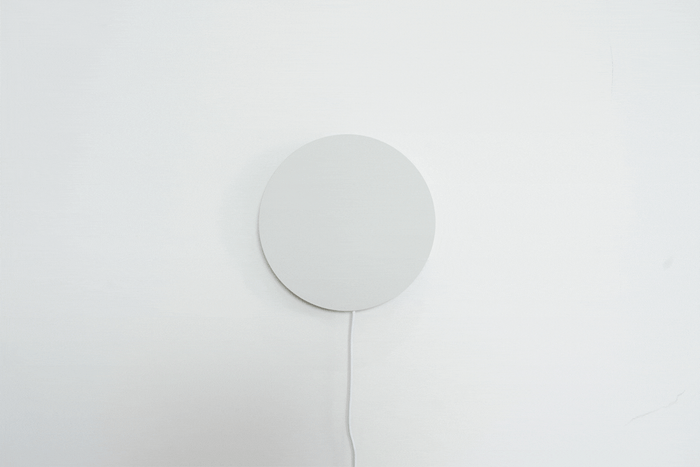 2枚のパネルで好きな形の三日月を作ることができる