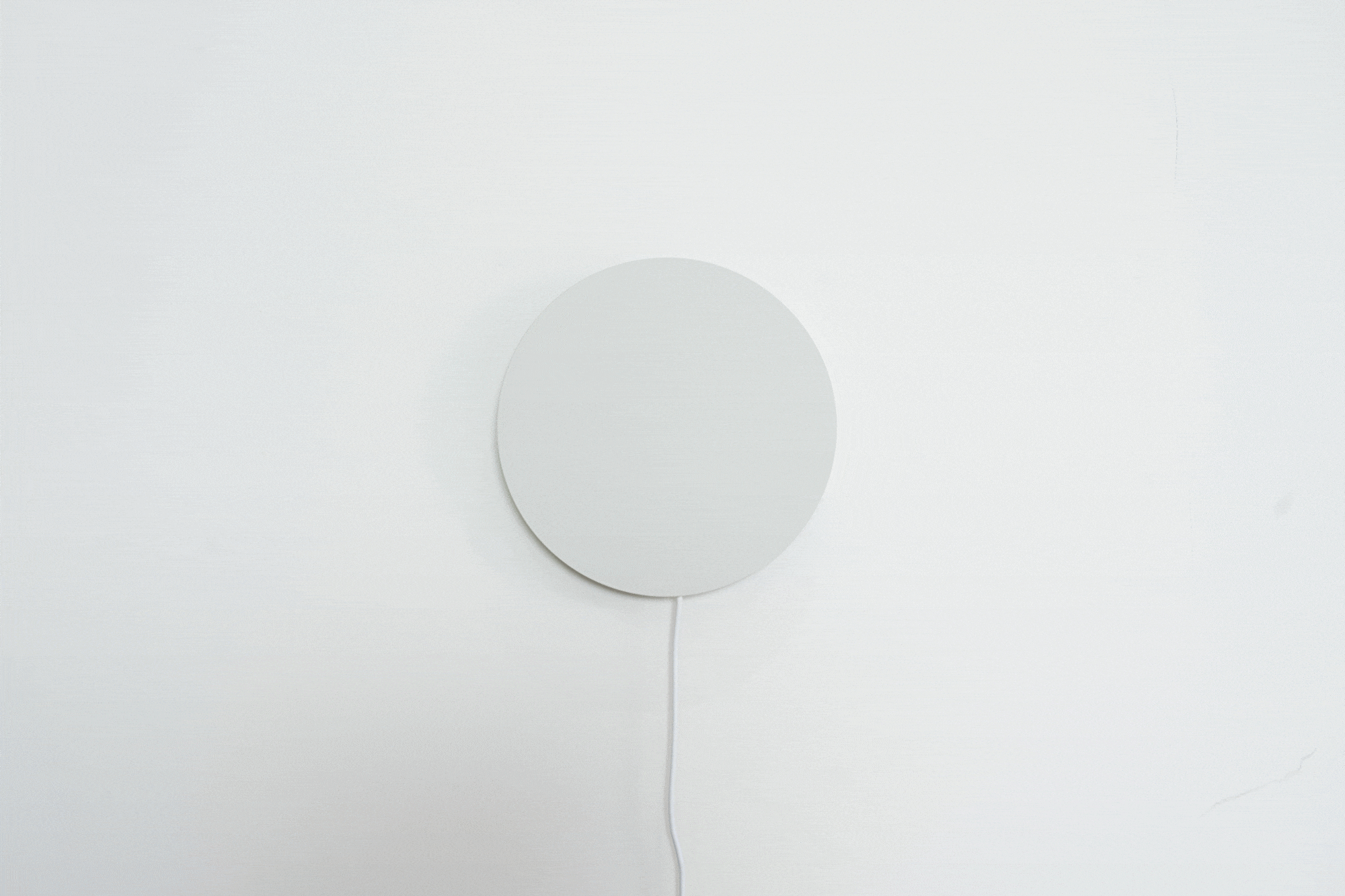 2枚のパネルで好きな形の三日月を作ることができる