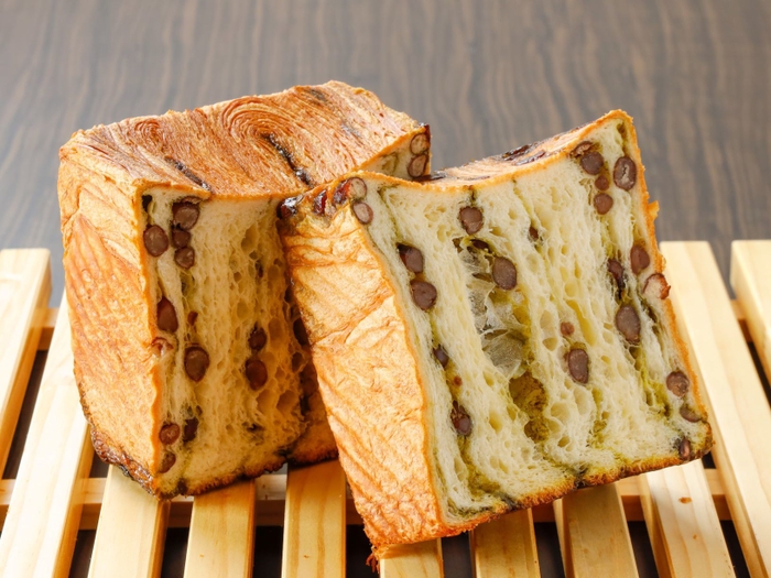 クロワッサン食パン 抹茶と大納言