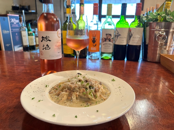 キノコの豆乳クリーム米粉パスタと勝沼ロゼ(ワイン)