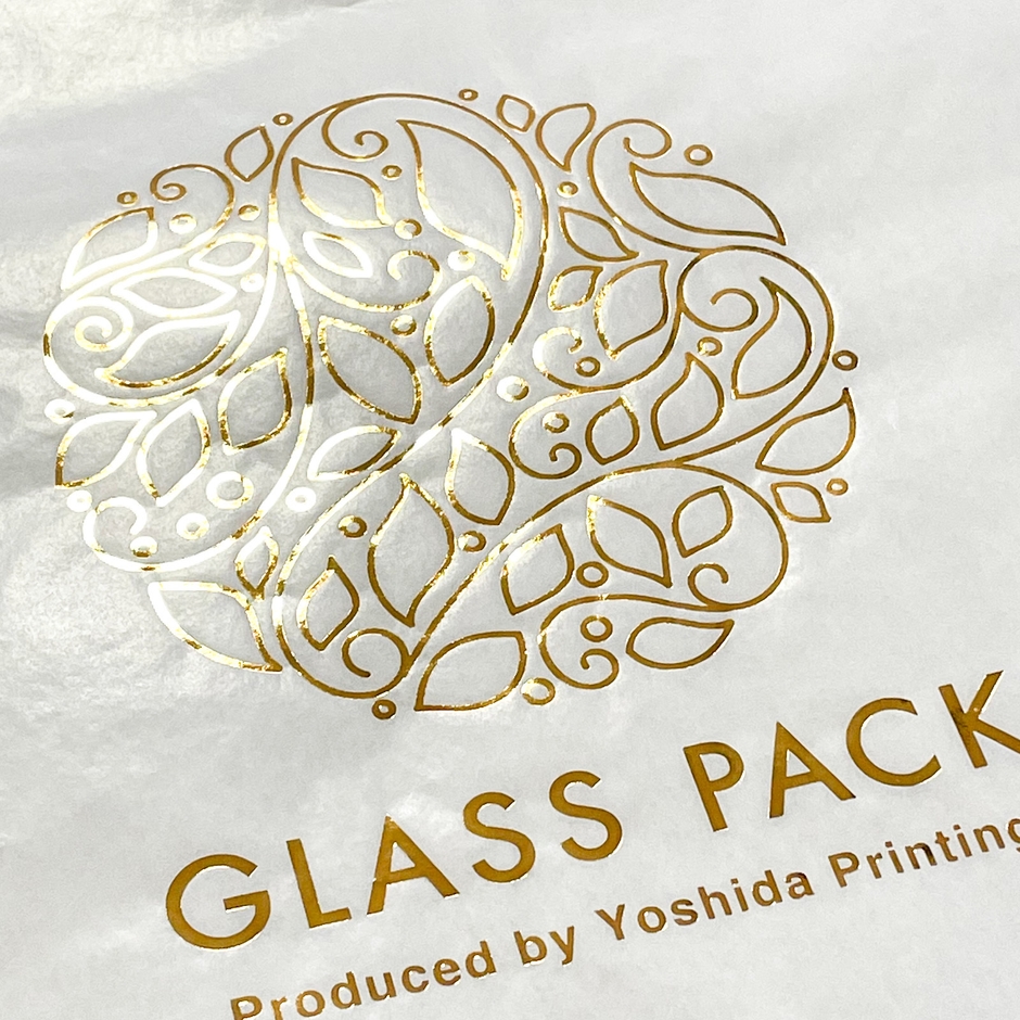 ロゴを金印刷(箔押し)したサンプルの接写