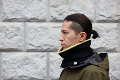 男性横顔・黒