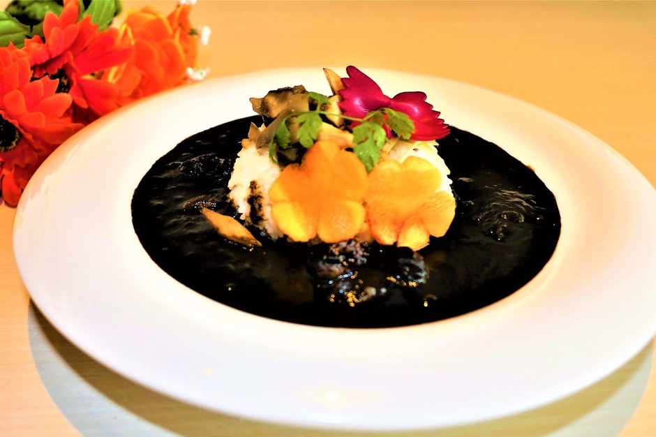 ゴロッと牛スジの黒カレー