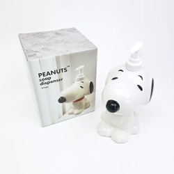 スヌーピーとチャーリー・ブラウンのソープディスペンサー。手洗いのちょっとした瞬間も和やかな時間に。