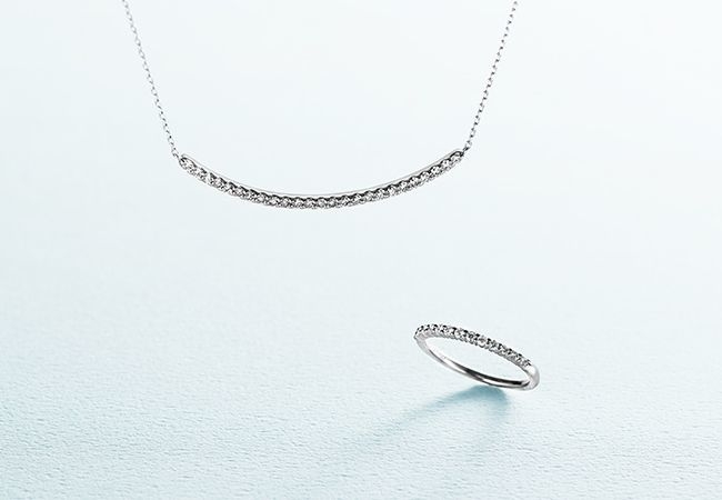 Pt950／Diamond　Necklace 152,000円＋Tax／Ring80,000円＋Tax