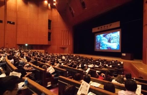 全体会の様子（昨年度　大阪会場）