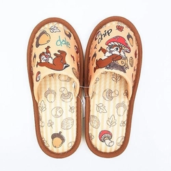 子どもっぽくならない！ディズニーのスリッパは、参観日やお客様用にも使える大人デザイン。