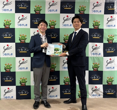 左:鶴ヶ島市長 小川 尋海(おがわ ひろみ)氏/右:株式会社タミヤホーム 代表取締役社長 田宮 明彦