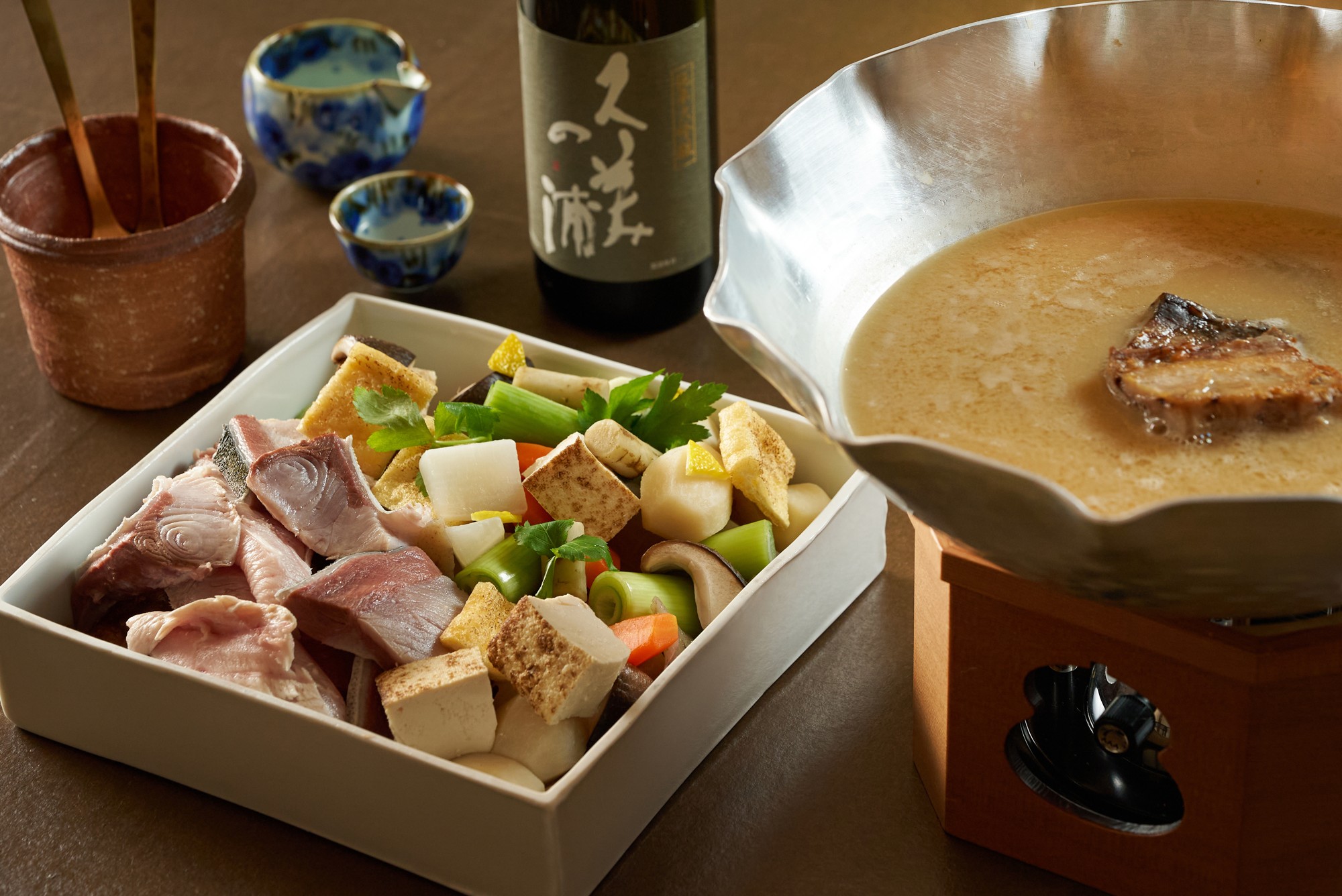 地酒「久美の浦」の酒粕を使った粕汁鍋は伊根鰤と地元の野菜をたっぷりと ※写真は2名様