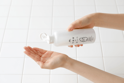 保湿化粧水　使用イメージ