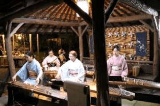 箏の演奏(昨年の様子)