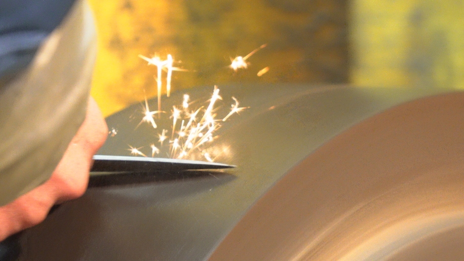 極限まで職人により研がれます。(宮脇 大和担当)