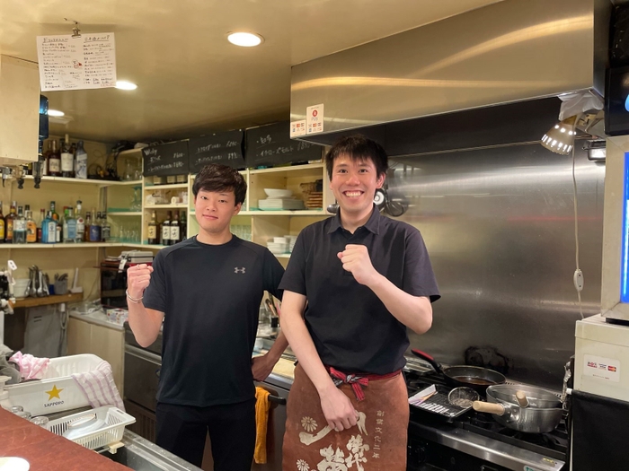 店主の河本さん（右）と経営担当の保田さん（左）　