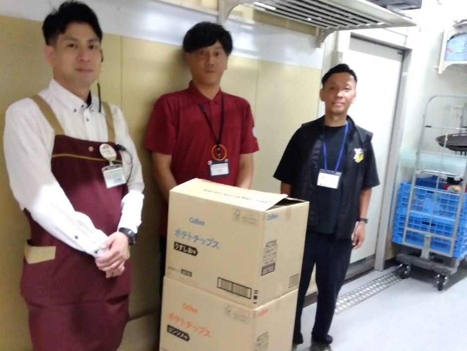 トナリエ大和高田店での商品寄贈
