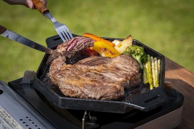 鋳物製鉄板「梅鋳鉄板 鉄二」ステーキ1