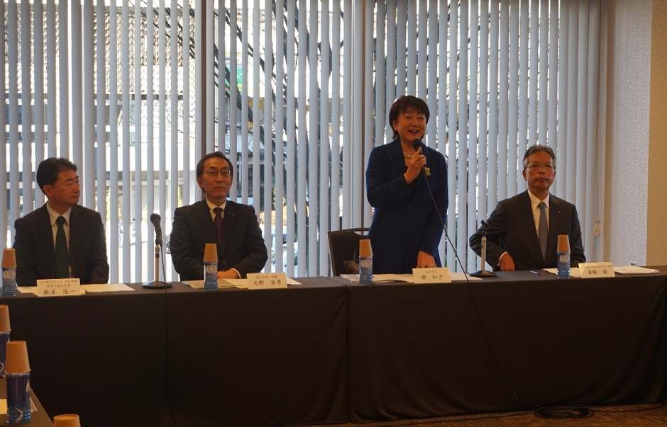 挨拶をする郡仙台市長