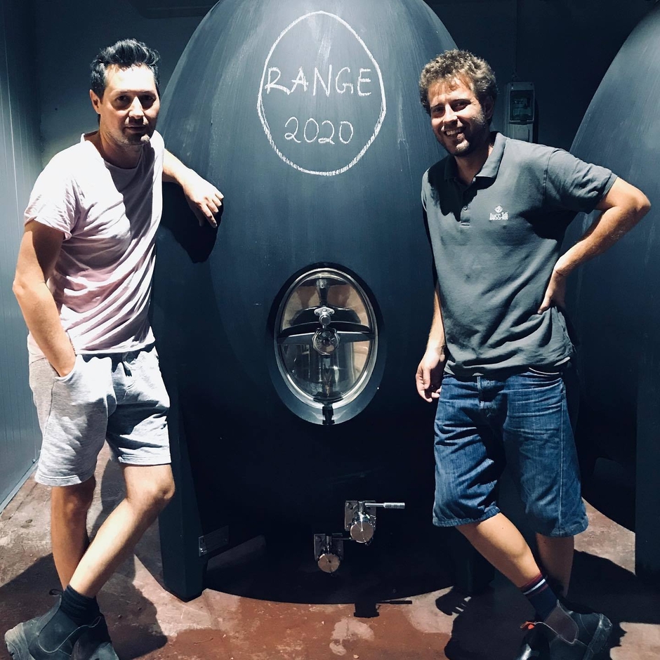 醸造家 ピーター・ゲオルギエフ(右)とエディ(左)