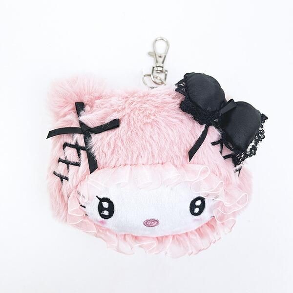 サンリオキャラクターがふわふわケープを被った姿がかわいすぎる。バッグに着けて胸キュンアクセントにもなるファイスリールパスケースです。