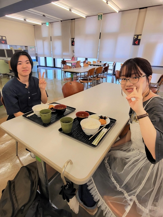 天白キャンパス「グラン亭・ミラノ」で朝食を楽しむ学生