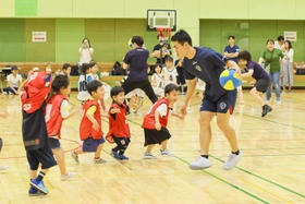 ＜開催レポート＞ 8月9日に横浜市磯子区のたきがしら会館にて プロバスケ選手と園児の交流イベント開催